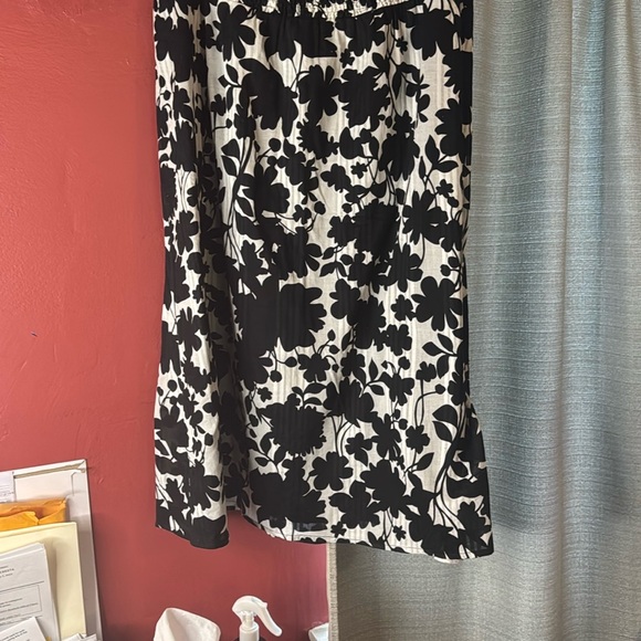 Floral Black and White Women's Skirt - Picture 6 of 7